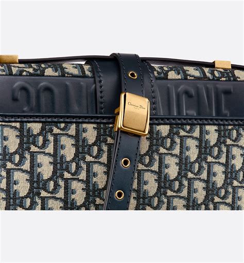 30 montaigne bag price